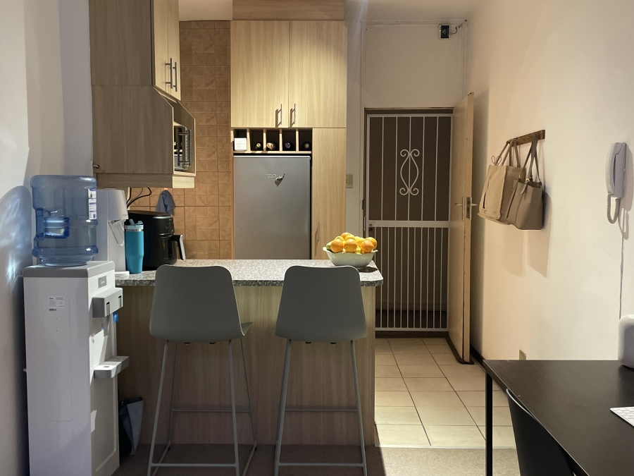 To Let 1 Bedroom Property for Rent in Oranjezicht Western Cape